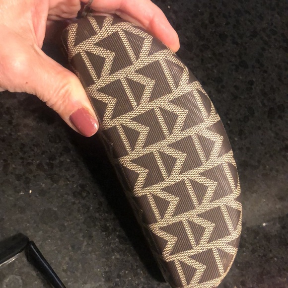 Michael Kors Sunglasses, case and cleaning cloth. Exc used condition - Picture 6 of 9